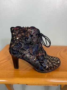 Spring Step L’Artiste Liateritz Women’s Glitterail Leather Butterfly Booties 8.5